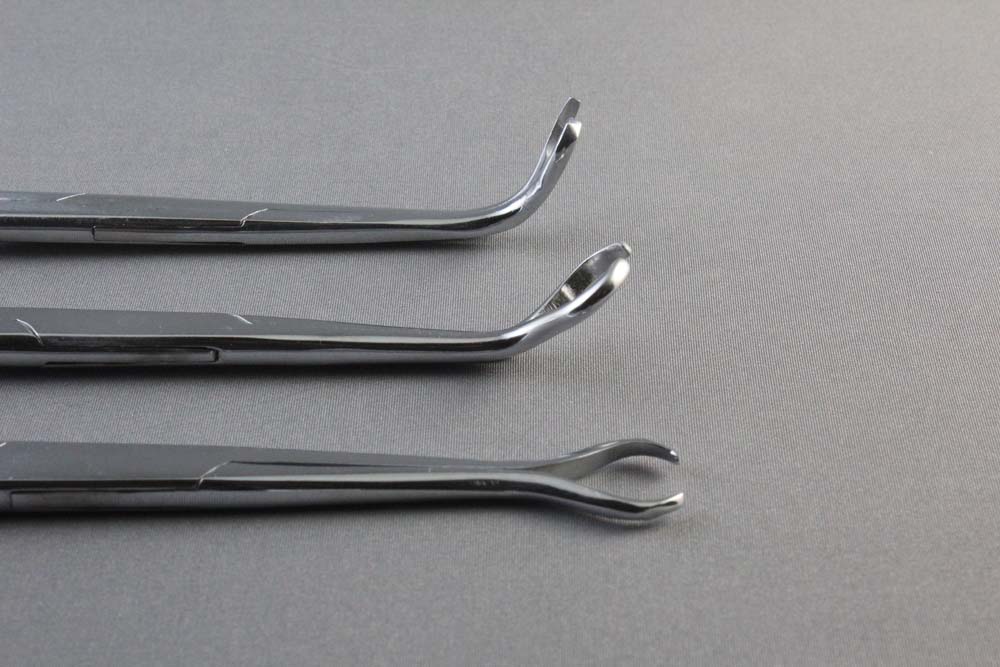 HR4-672 Vial Clamp Curved 110°/70° (top) and HR4-671 Vial Clamp Curved 45°/135° (middle) and HR4-670 Vial Clamp - Straight (bottom) Hampton蛋白结晶试剂盒Vial Clamp™ – Straight/HR4-670